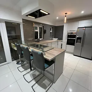  Guest house Lovely - Just 15 Mins To Centre